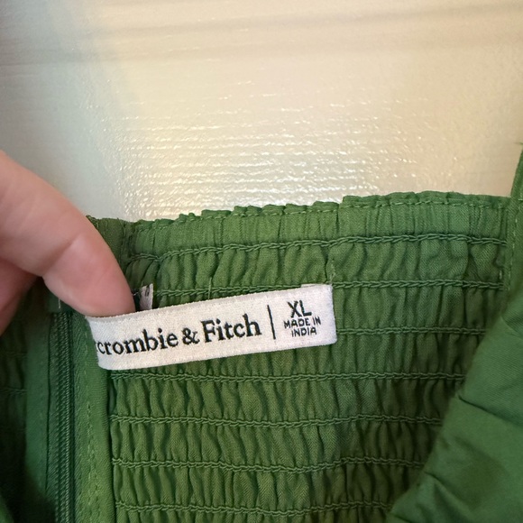 NWOT Elegant Green Puff Sleeve Dress - Picture 4 of 5